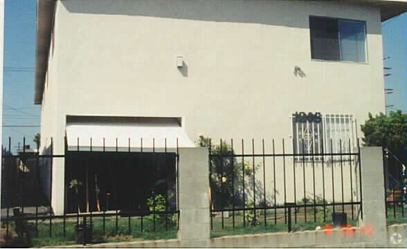 Building Photo - 1205 W 87th St