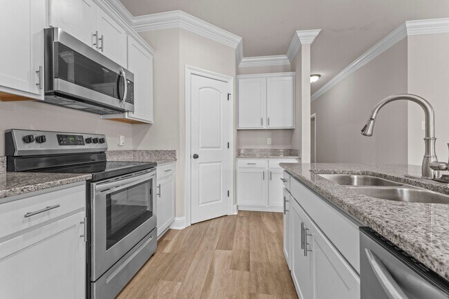 Foto del edificio - 7324 Kenilworth Crossing Ave