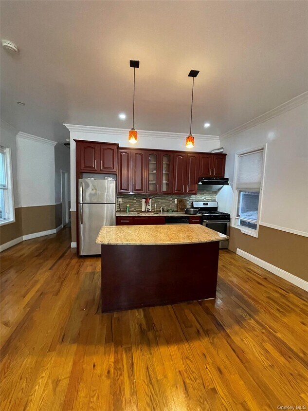 Foto del edificio - 677 E 224th St