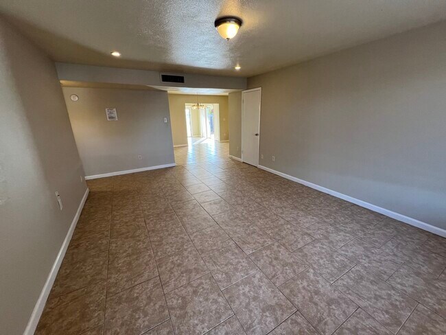 Building Photo - 5333 W Granada Rd