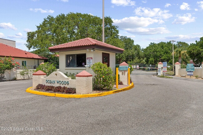 Foto del edificio - 8701 Camelia Ct