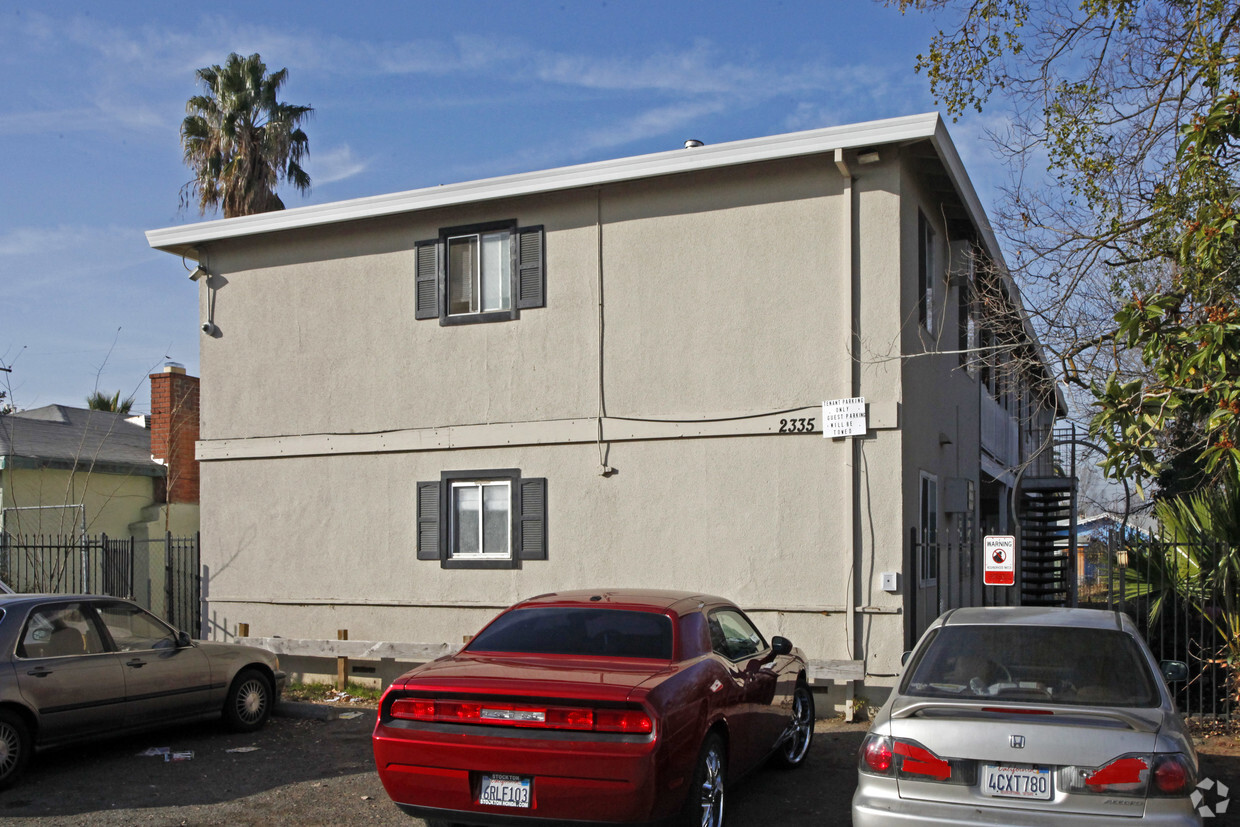 Primary Photo - 2335 Boxwood St