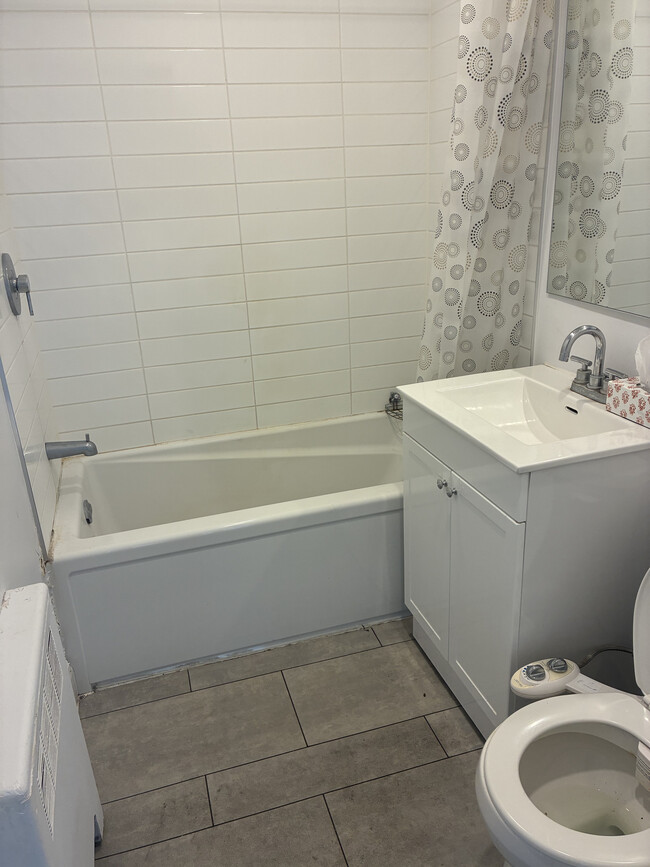 Building Photo - 5285 Av Beaconsfield