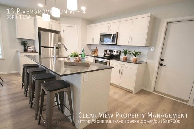 Photo du bâtiment - Beautiful 3 bed high-efficiency 2 level split home! ?? WINTER RENT PROMO: $1899 ??