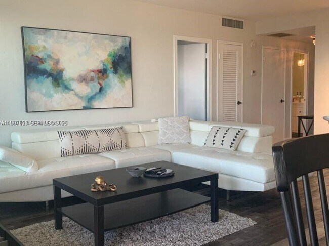 Foto del edificio - 3111 N Ocean Dr