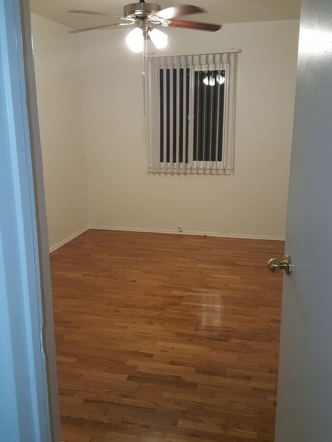 Building Photo - Charming 2 bedroom duplex in La Mesa