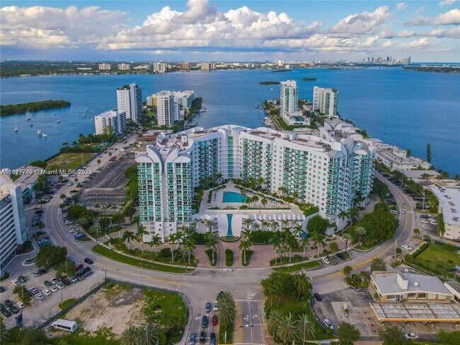 Building Photo - 7910 Harbor Island Dr