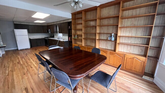 Foto del edificio - 5859 Hobart St