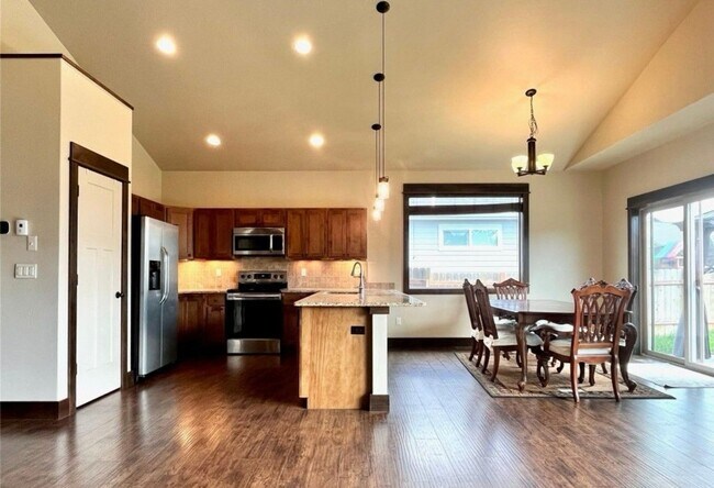 Foto del edificio - Charming 4-Bedroom Home with Spacious Lawn in Bozeman, MT!