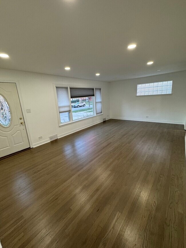 Foto del edificio - 896 Webster Ln