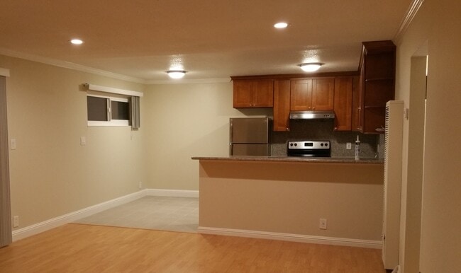 Building Photo - 609 Grand Fir Ave