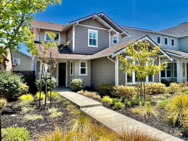 Foto del edificio - Application Pending! Lovely 4 bedroom 2.5 ...