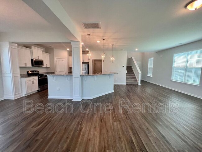Building Photo - 5567 Redleaf Rose Dr