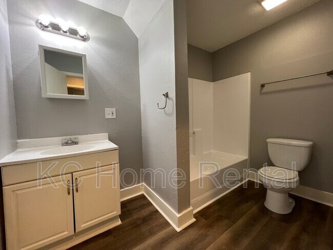 Building Photo - 10201 E 31st St S