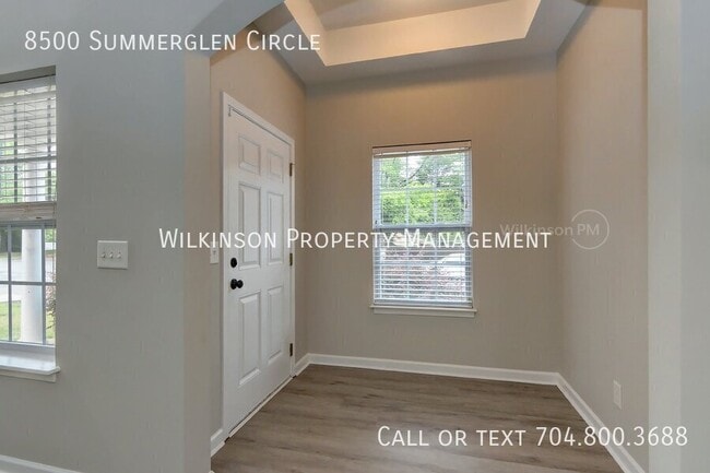 Foto del edificio - 8500 Summer Glen Cir