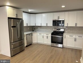 Building Photo - 1952 Mutter St