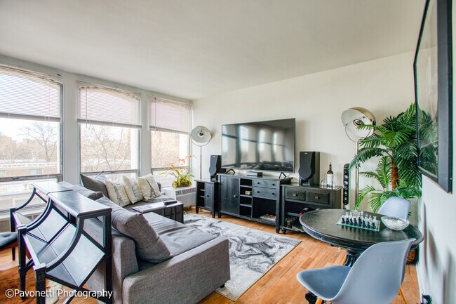 Building Photo - 1401 E 55th St