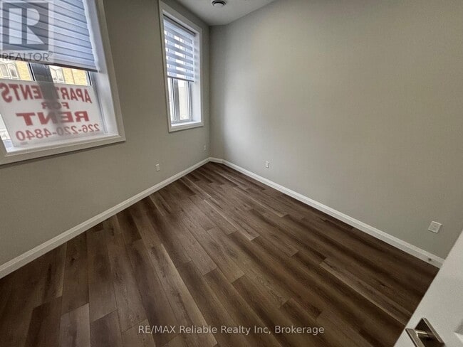 Building Photo - 24 Albert St