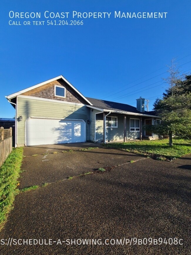 Building Photo - Main Level Living close to schools and sho...