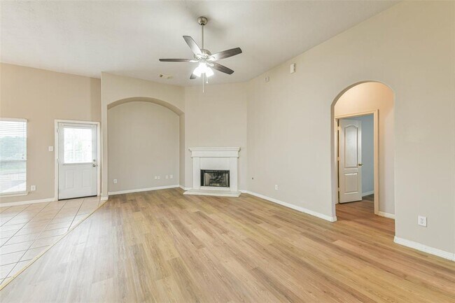 Foto del edificio - 2212 Highland Crossing Dr