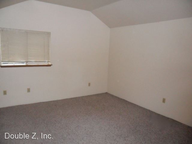 Building Photo - 1 br, 1 bath Apartment - 210 E Division Co...