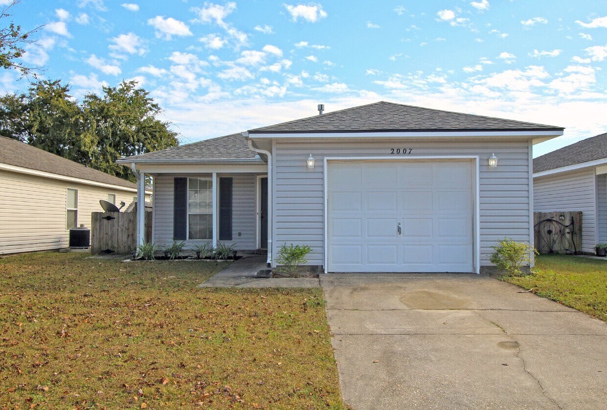 Foto principal - 2BD/2BA Patio Home Near NAS with Fenced Ya...