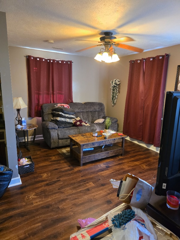 Building Photo - 1923 Shelby St