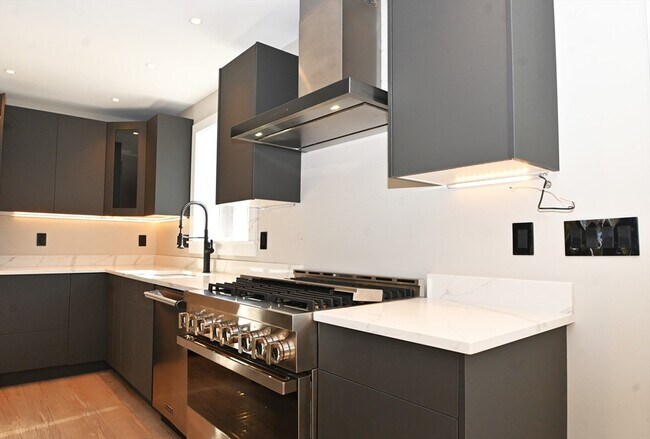 Building Photo - 21 Cornelius Way
