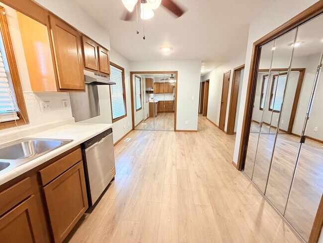 Foto del edificio - 1039 Rolling Hill Rd