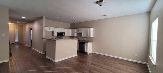 Building Photo - 8110 Woodward St