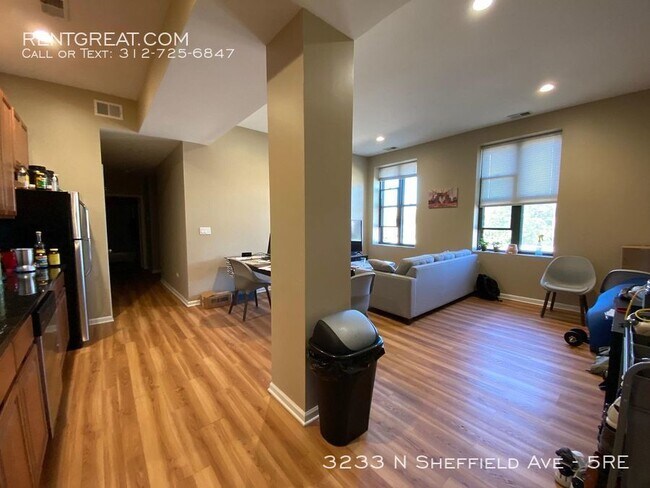 Foto del edificio - 3233 N Sheffield Ave