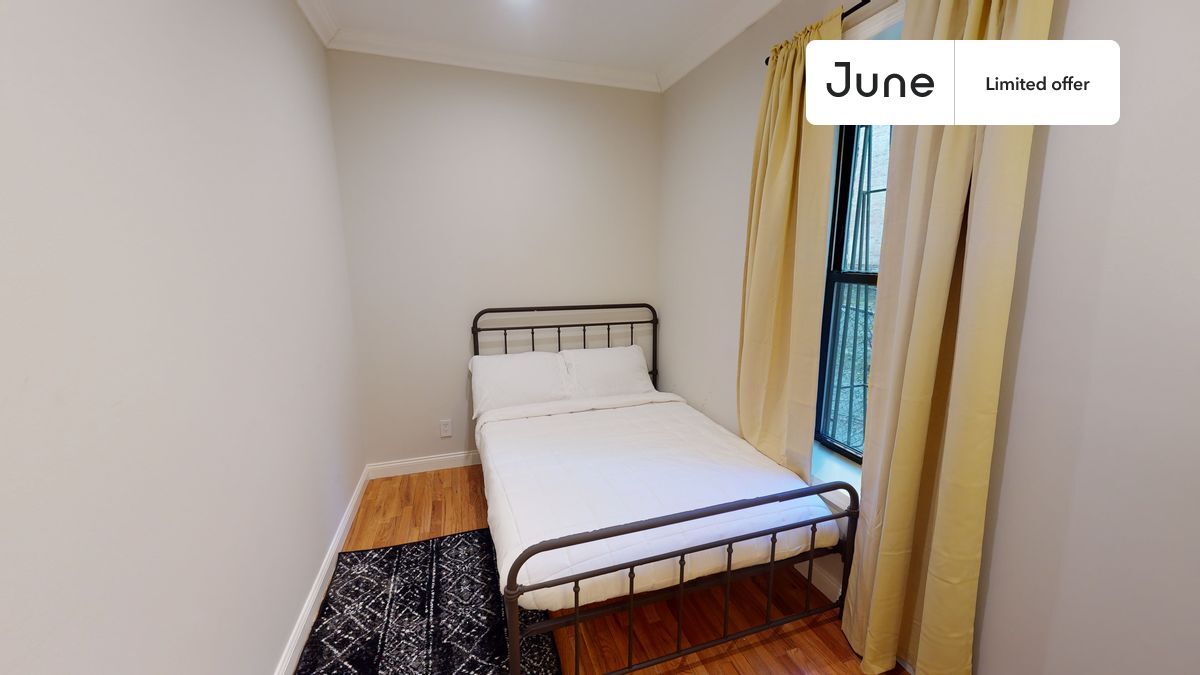 Foto principal - Private bedroom in 3 bed/1 bath Home