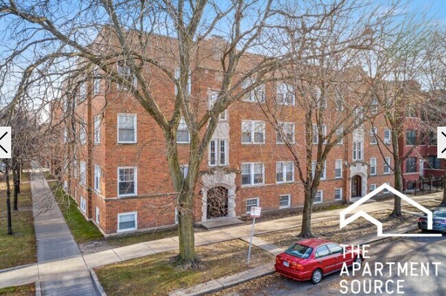 Photo - 1829 W Foster Ave Apartment