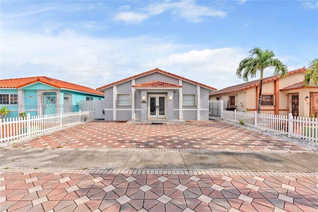 Foto del edificio - 2485 W 71st Pl