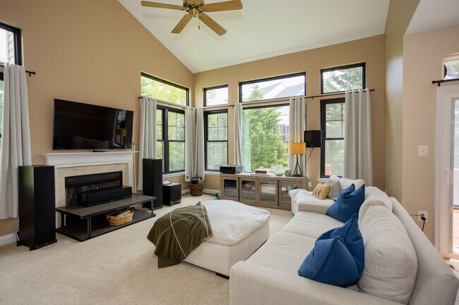 Foto del edificio - Rare Opportunity in Potomac Crossing!