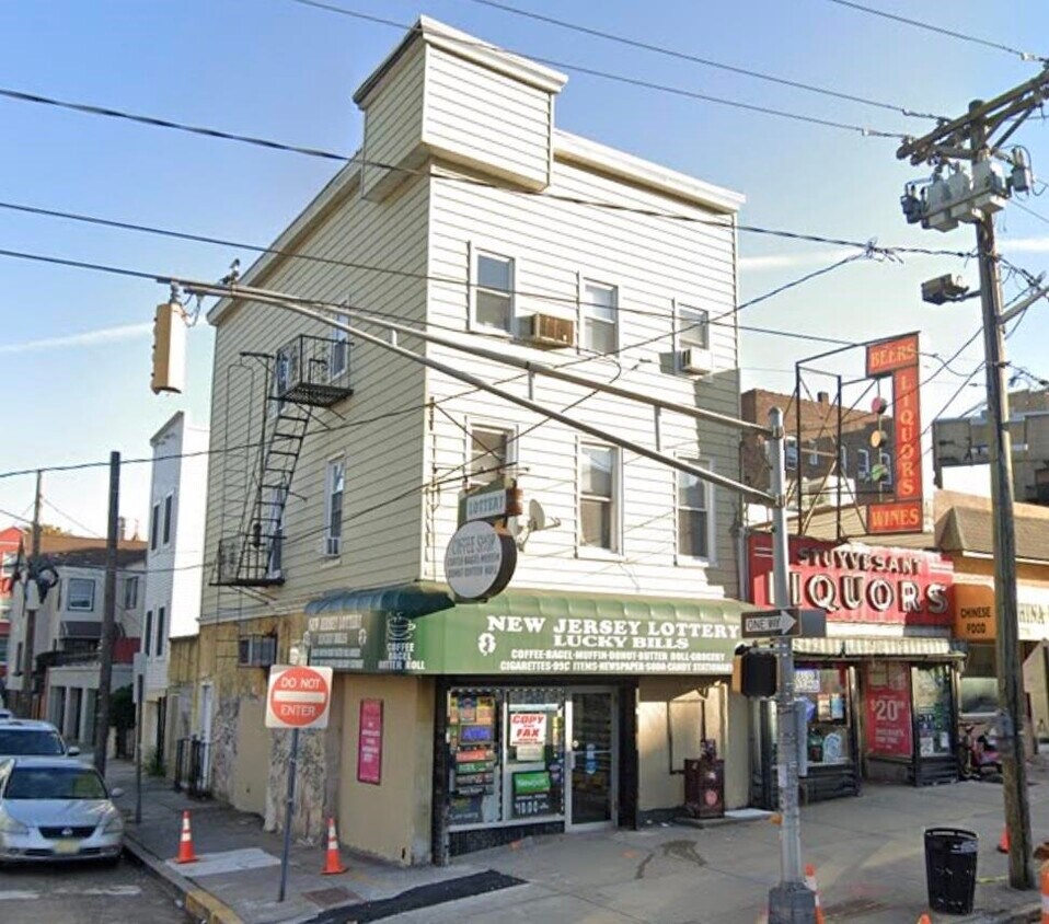 Primary Photo - 13 Stuyvesant Ave