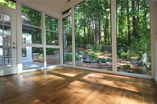 Building Photo - 1955 River Forest Dr