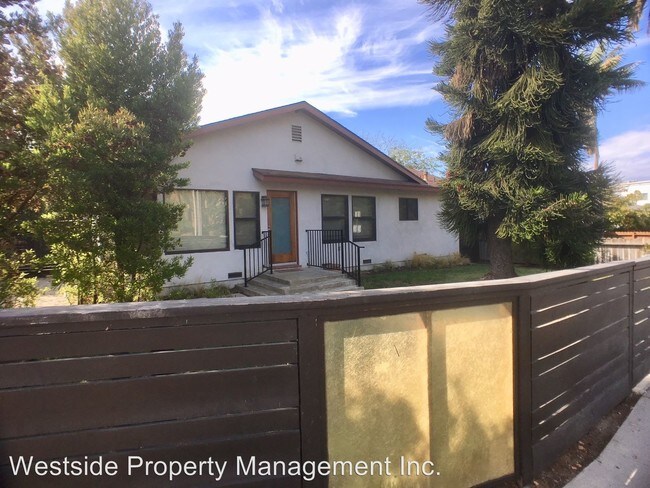 Foto del edificio - 8729 Pershing Dr