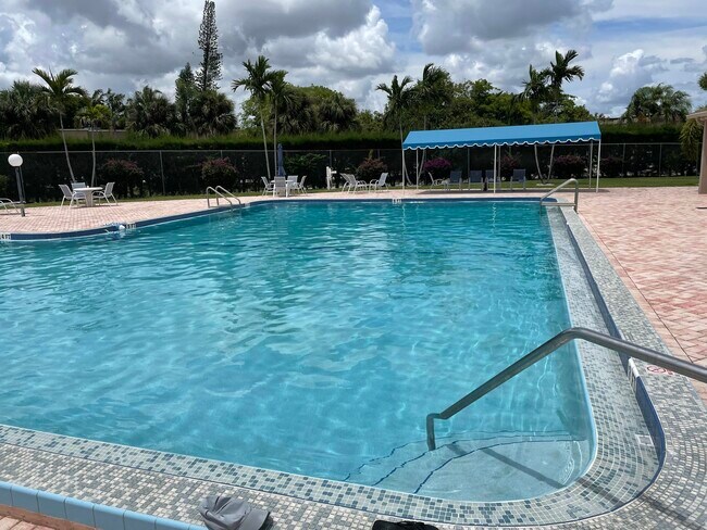 Foto del edificio - 500 Davis Rd