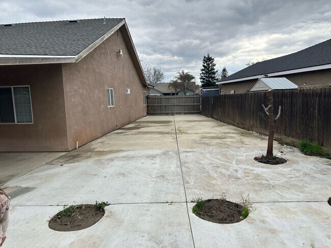 Building Photo - 530 E Ferguson Ct