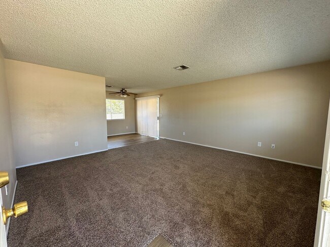 Foto del edificio - Beautiful 3 bedroom home available now