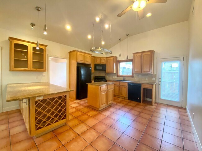 Foto del edificio - South Congress- 3/2 House- $3400