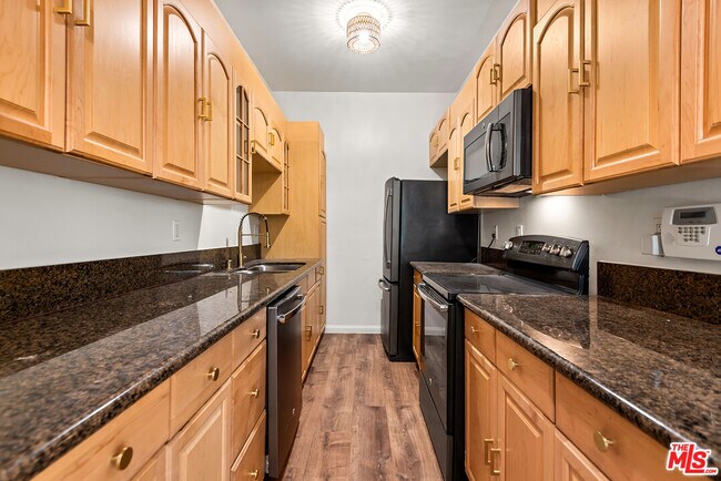 Foto del edificio - 340 N Oakhurst Dr