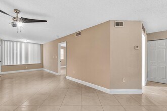 Building Photo - 2831 N Oakland Forest Dr