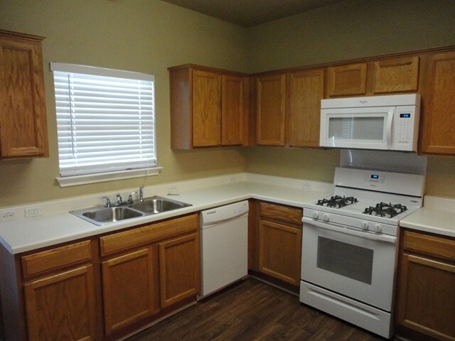 Building Photo - 802 Estancia Way