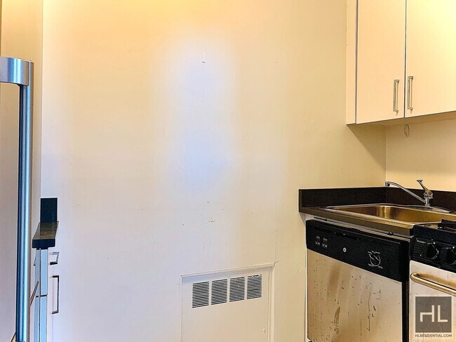 Building Photo - EAST 35 STREET