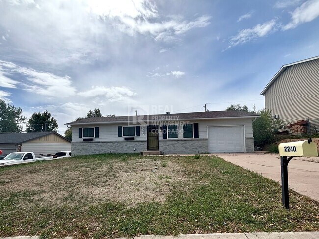 Building Photo - 2240 Flintwood Dr