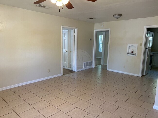 Foto del edificio - 1608 Duncan Ave