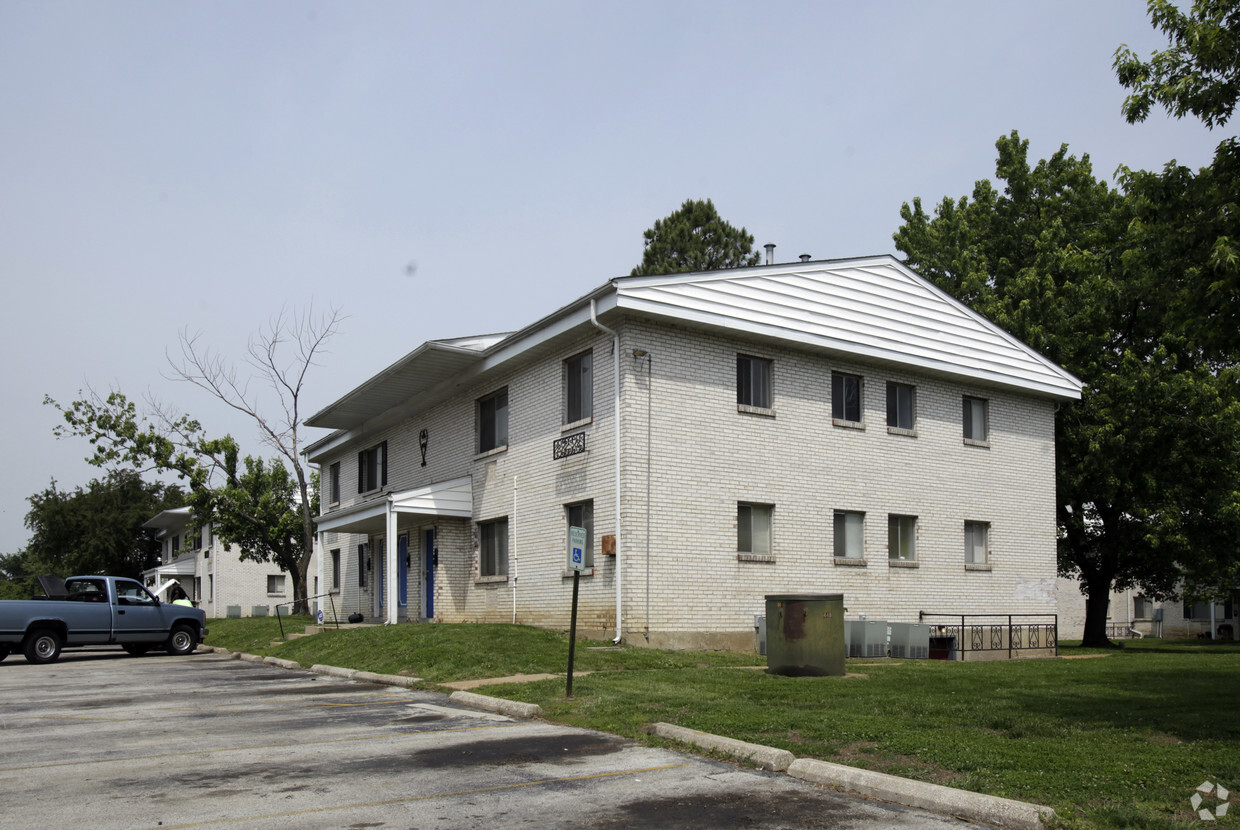 Building Photo - Colonial Meadows Apartments