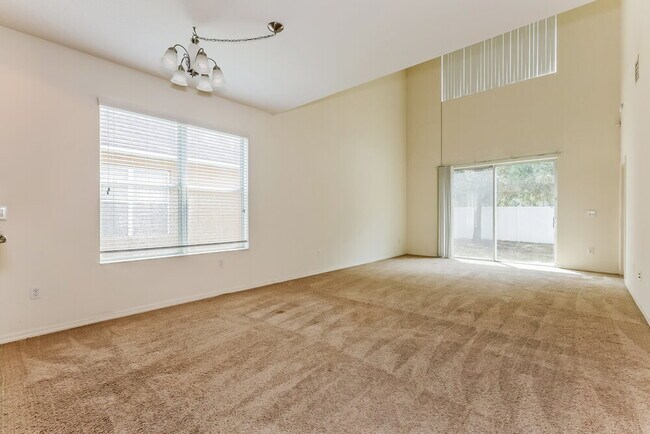 Foto del edificio - 8309 Deerland Bluff Ln